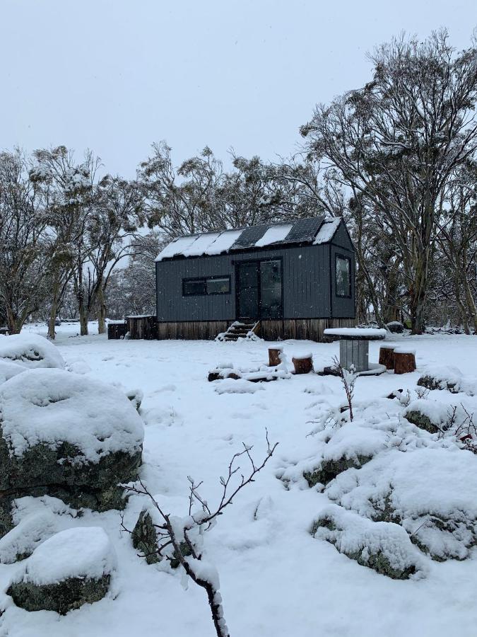 Big Yard Escapes - Two Off-Grid Tiny Houses On The Mowamba River Jindabyne Bagian luar foto