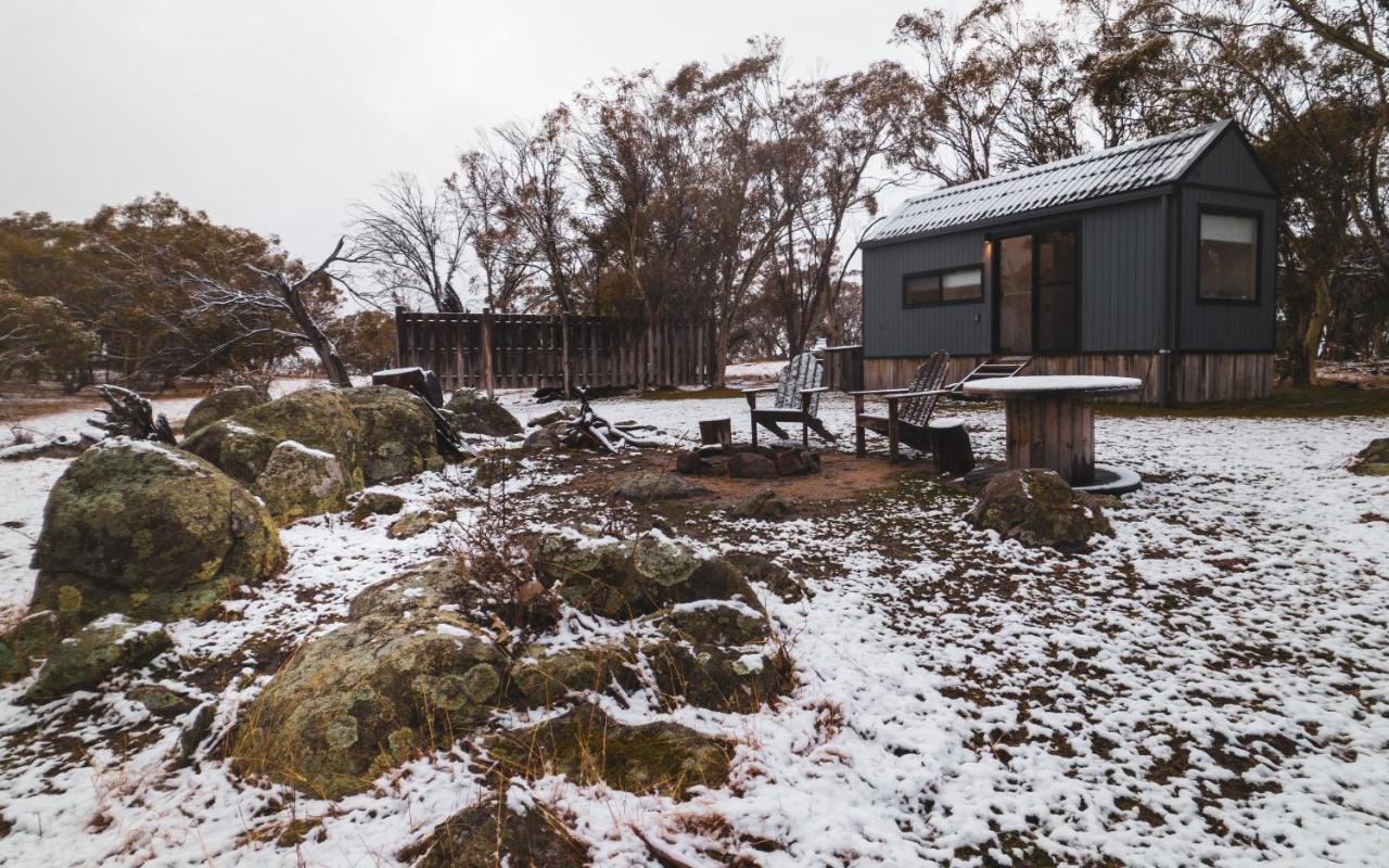 Big Yard Escapes - Two Off-Grid Tiny Houses On The Mowamba River Jindabyne Bagian luar foto