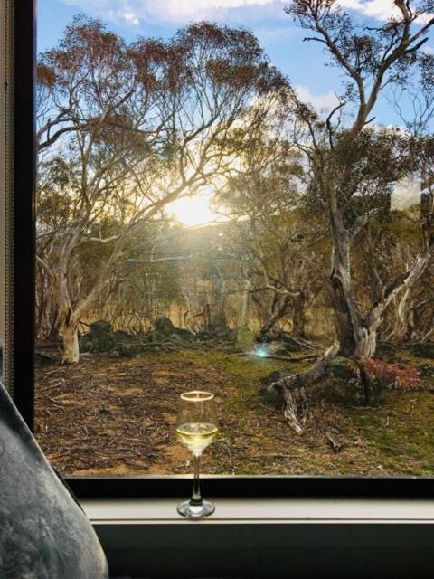 Big Yard Escapes - Two Off-Grid Tiny Houses On The Mowamba River Jindabyne Bagian luar foto