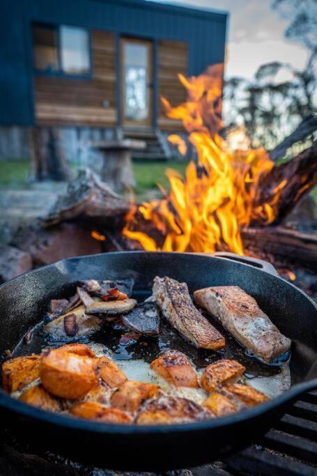 Big Yard Escapes - Two Off-Grid Tiny Houses On The Mowamba River Jindabyne Bagian luar foto