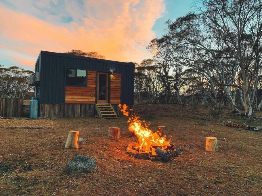 Big Yard Escapes - Two Off-Grid Tiny Houses On The Mowamba River Jindabyne Bagian luar foto