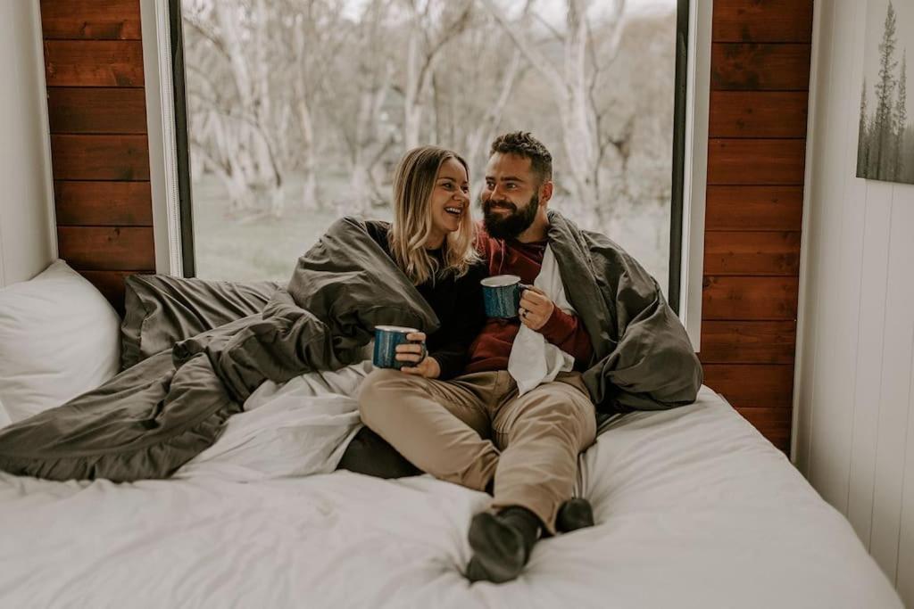 Big Yard Escapes - Two Off-Grid Tiny Houses On The Mowamba River Jindabyne Bagian luar foto