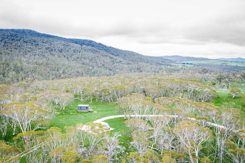 Big Yard Escapes - Two Off-Grid Tiny Houses On The Mowamba River Jindabyne Bagian luar foto
