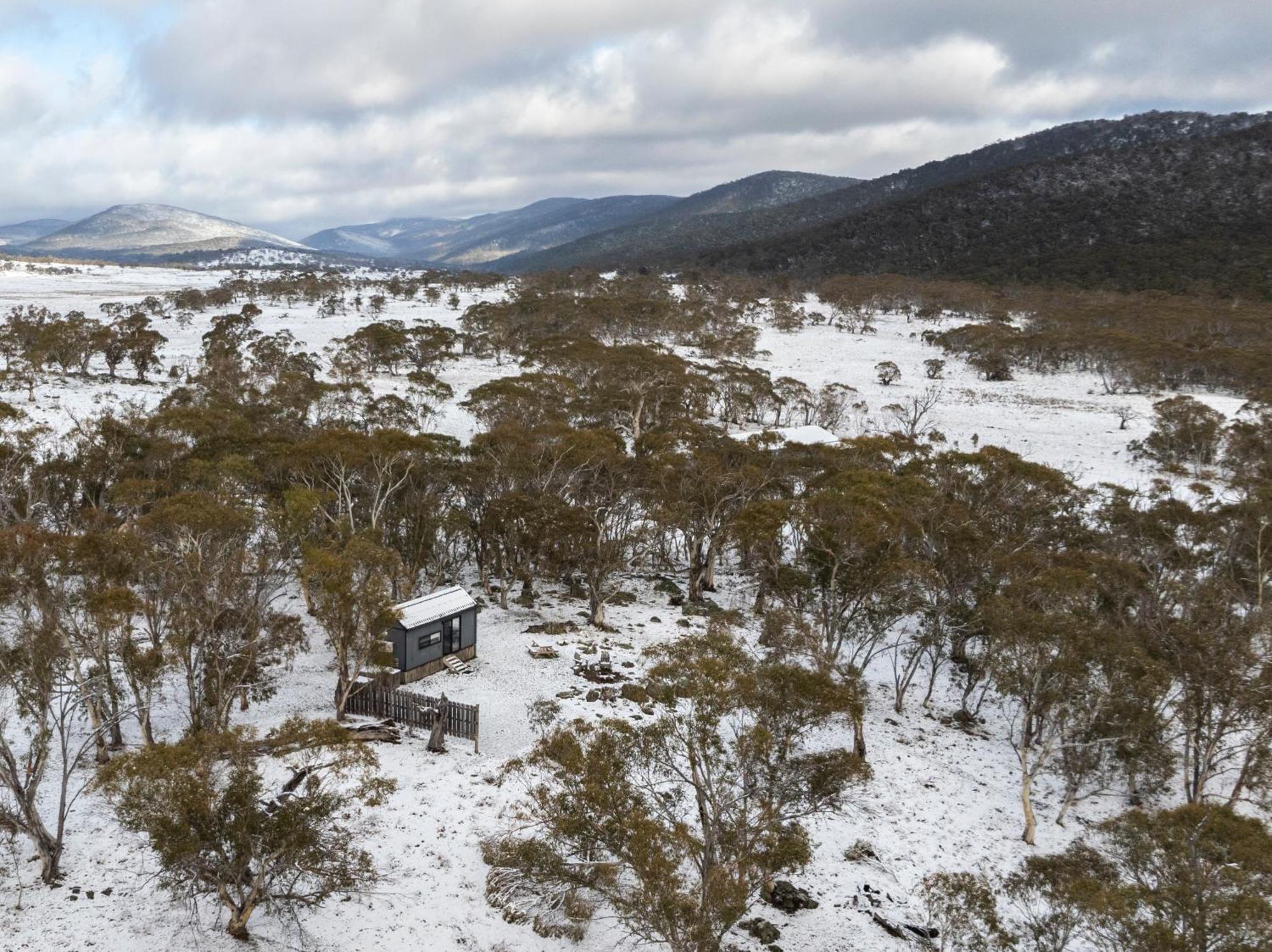 Big Yard Escapes - Two Off-Grid Tiny Houses On The Mowamba River Jindabyne Bagian luar foto