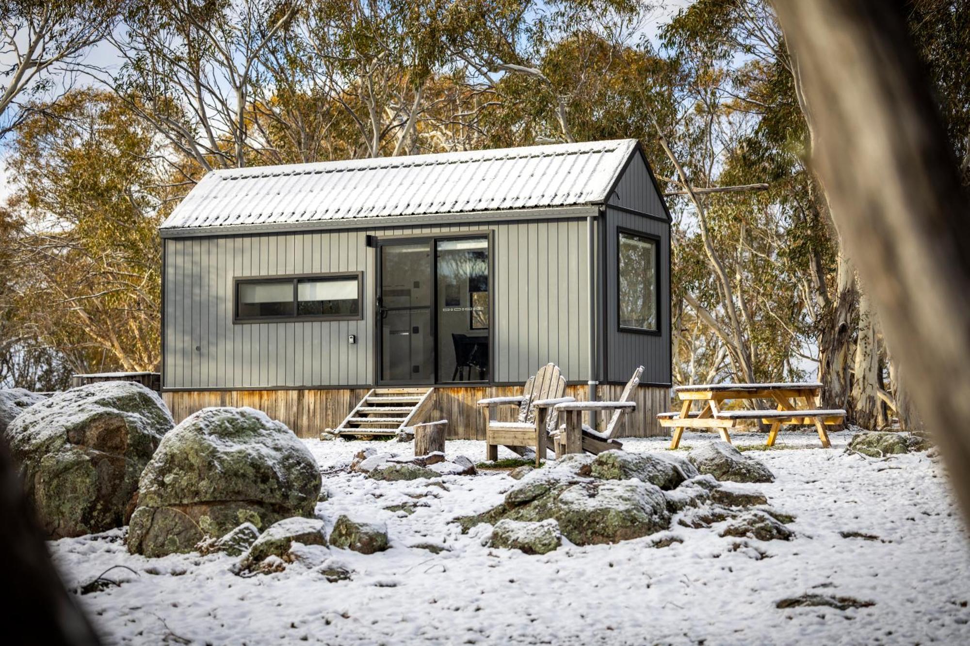 Big Yard Escapes - Two Off-Grid Tiny Houses On The Mowamba River Jindabyne Bagian luar foto