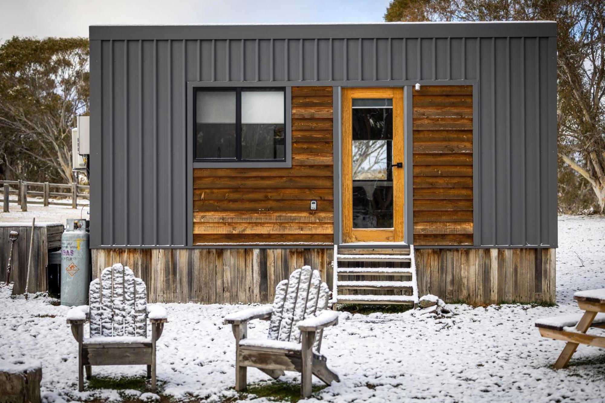 Big Yard Escapes - Two Off-Grid Tiny Houses On The Mowamba River Jindabyne Bagian luar foto