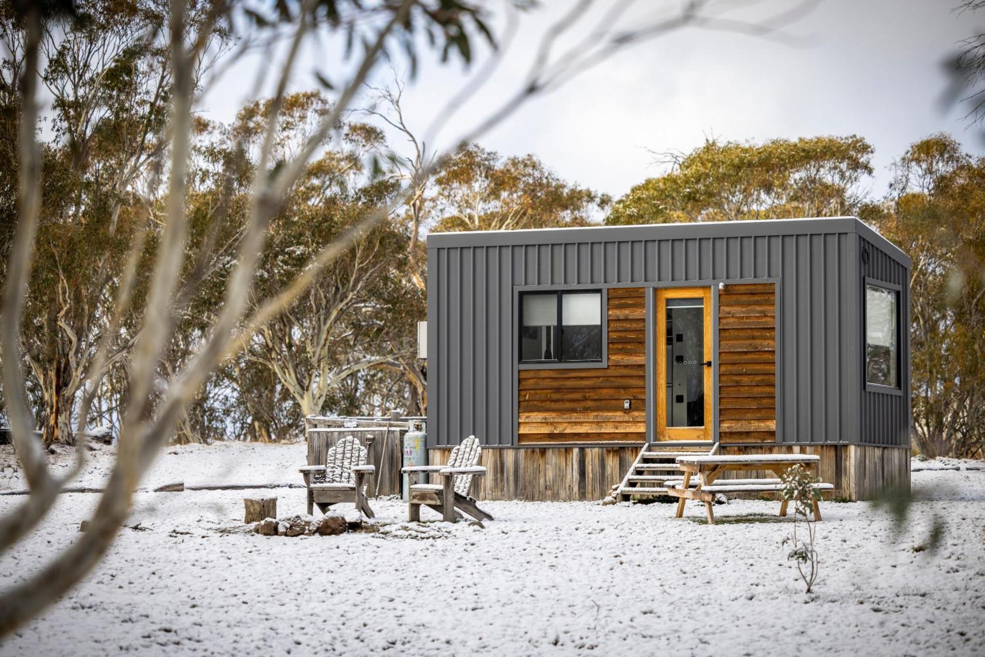 Big Yard Escapes - Two Off-Grid Tiny Houses On The Mowamba River Jindabyne Bagian luar foto