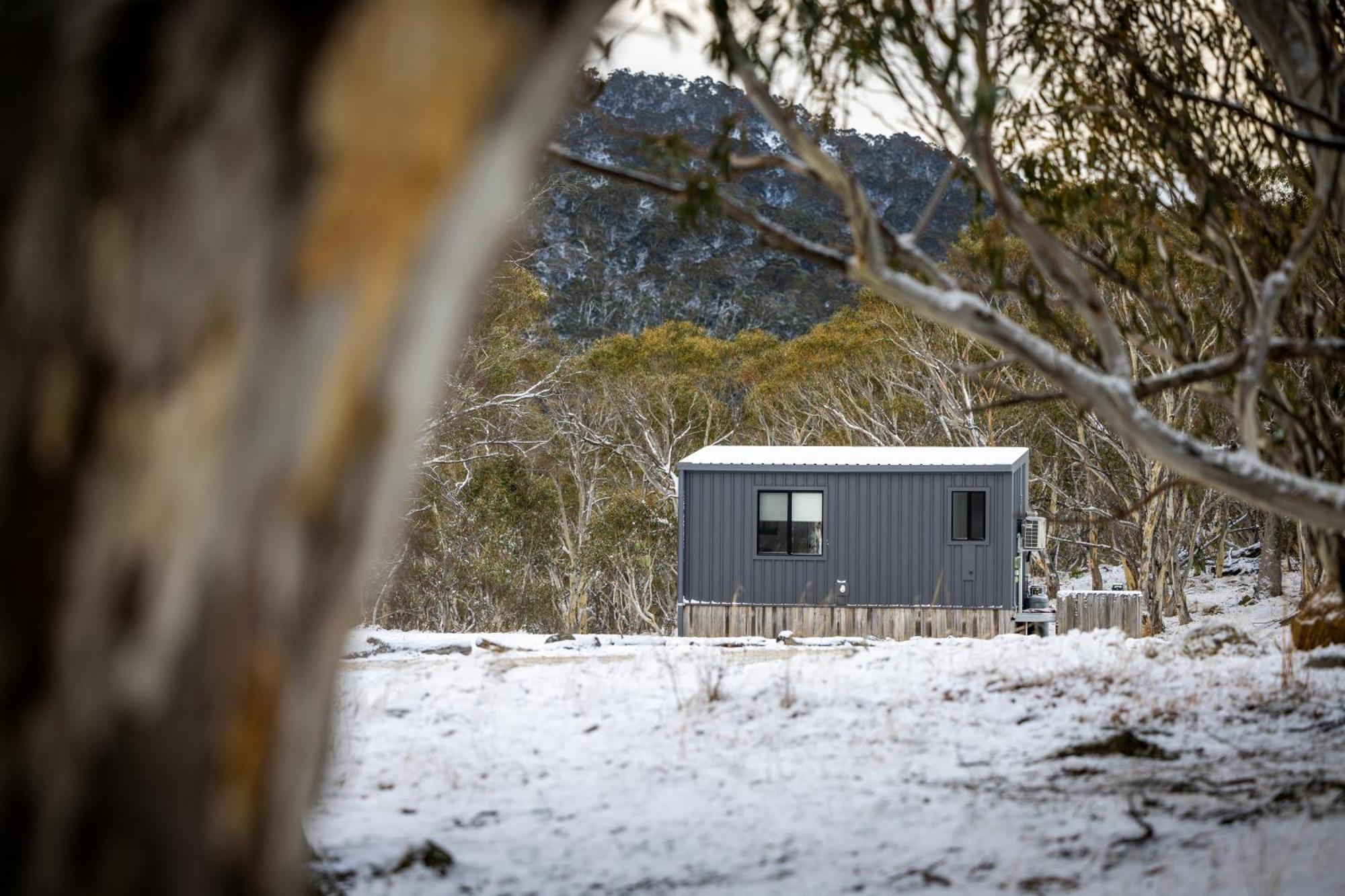Big Yard Escapes - Two Off-Grid Tiny Houses On The Mowamba River Jindabyne Bagian luar foto